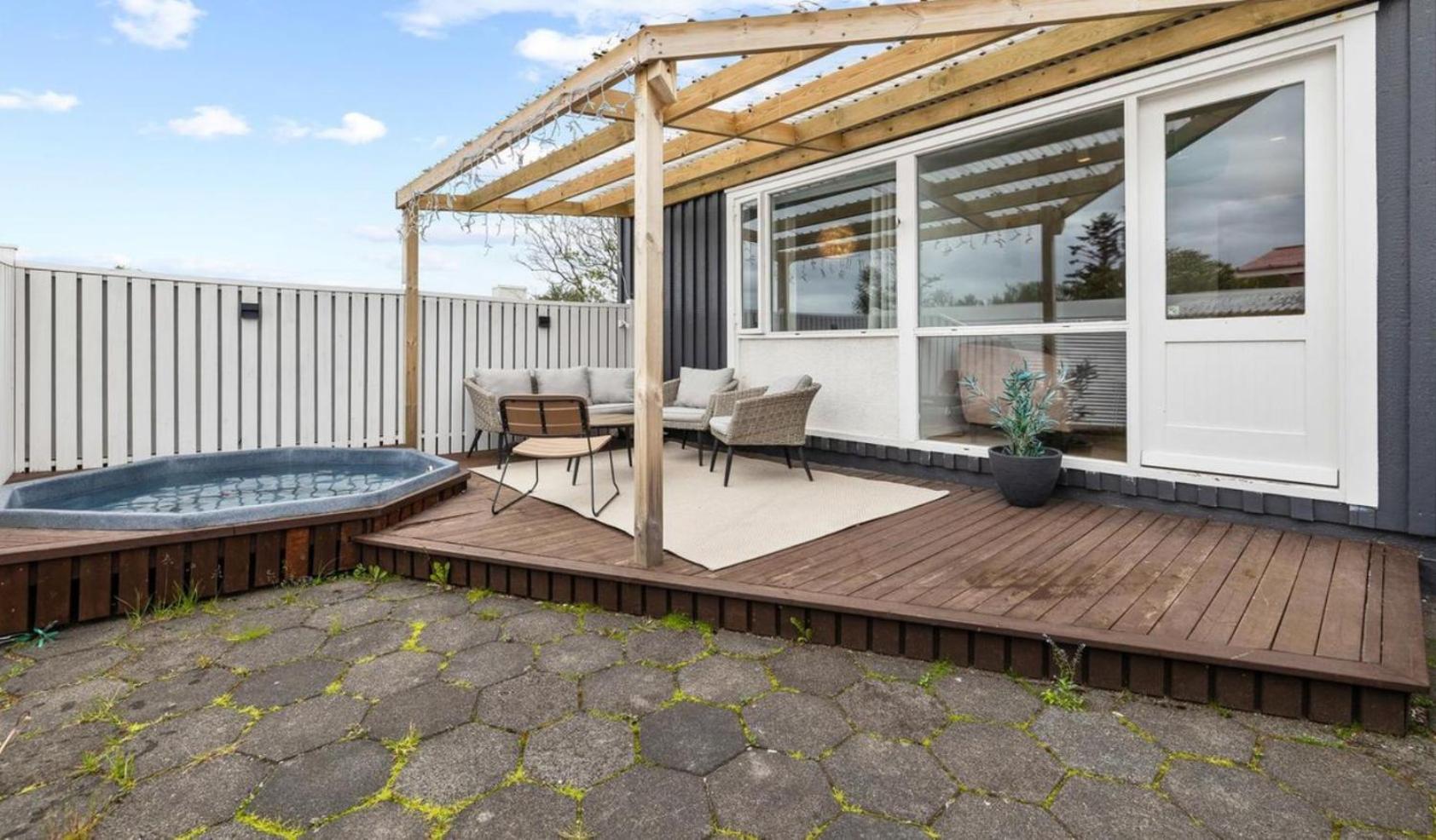 House - Villa With Garden And Hot Tub, 2 Min From Reykjavik Garthabaer Exterior photo