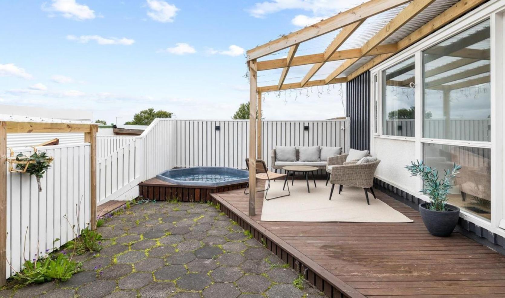 House - Villa With Garden And Hot Tub, 2 Min From Reykjavik Garthabaer Exterior photo
